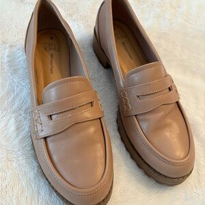 Women’s Time and Tru beige memory foam loafers size 8